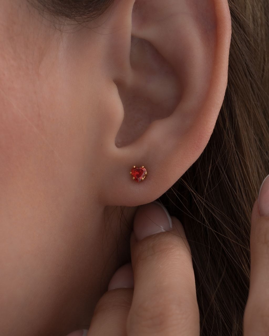 Aretes circón rojo corazón
