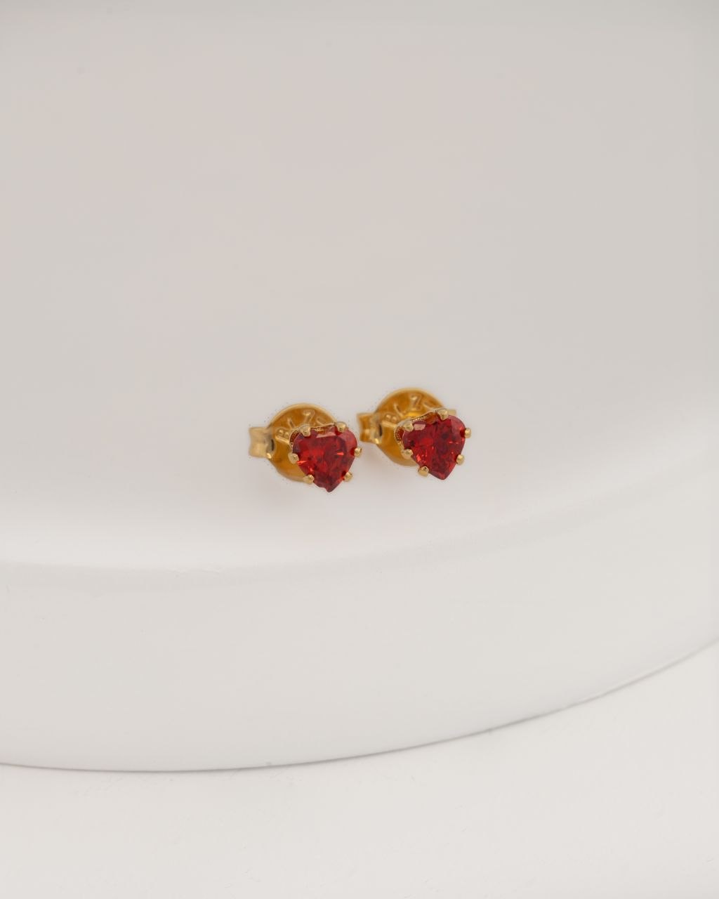 Aretes circón rojo corazón